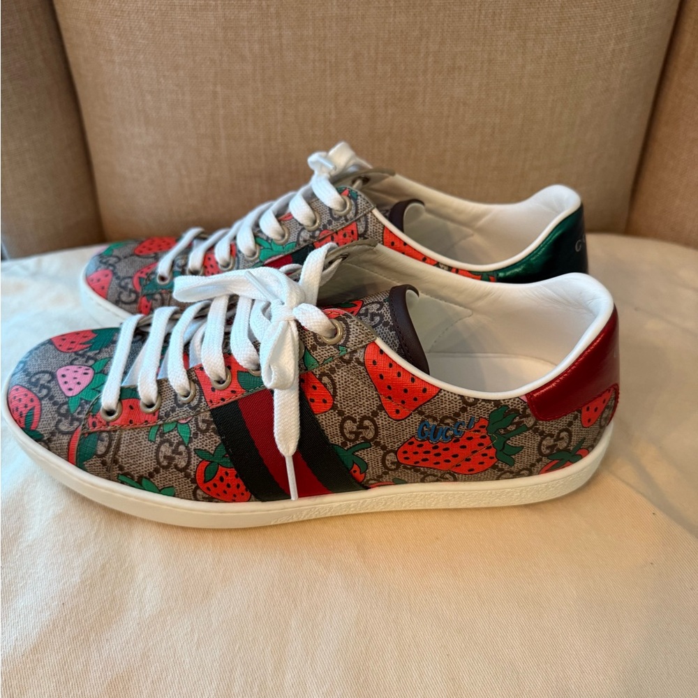 GUCCI GG Supreme Monogram Strawberry Web Sneakers